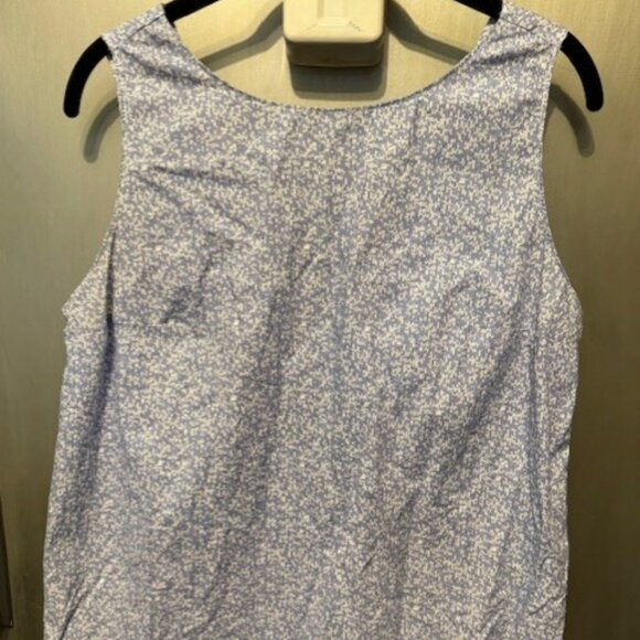 Retro Printed twist-back dress, blue and white digital graphic print Shift Dress - Picture 14 of 16